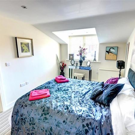Hotties House - Two-Bed Cottage, Dog-Friendly & Off-Street Parking - Scarborough Buitenkant foto