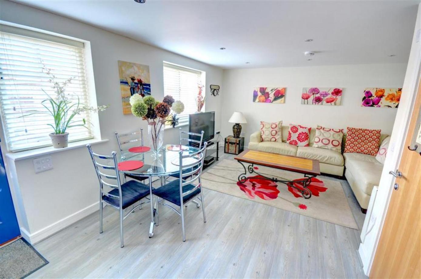 Hotties House - Two-Bed Cottage, Dog-Friendly & Off-Street Parking - Scarborough Buitenkant foto